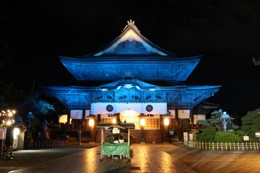 善光寺ブルーライトアップ